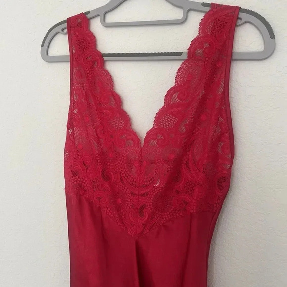 Victoria’s Secret Gold Label Size Small Red Satin Long Slip Dress Sleepwear - Picture 3 of 11